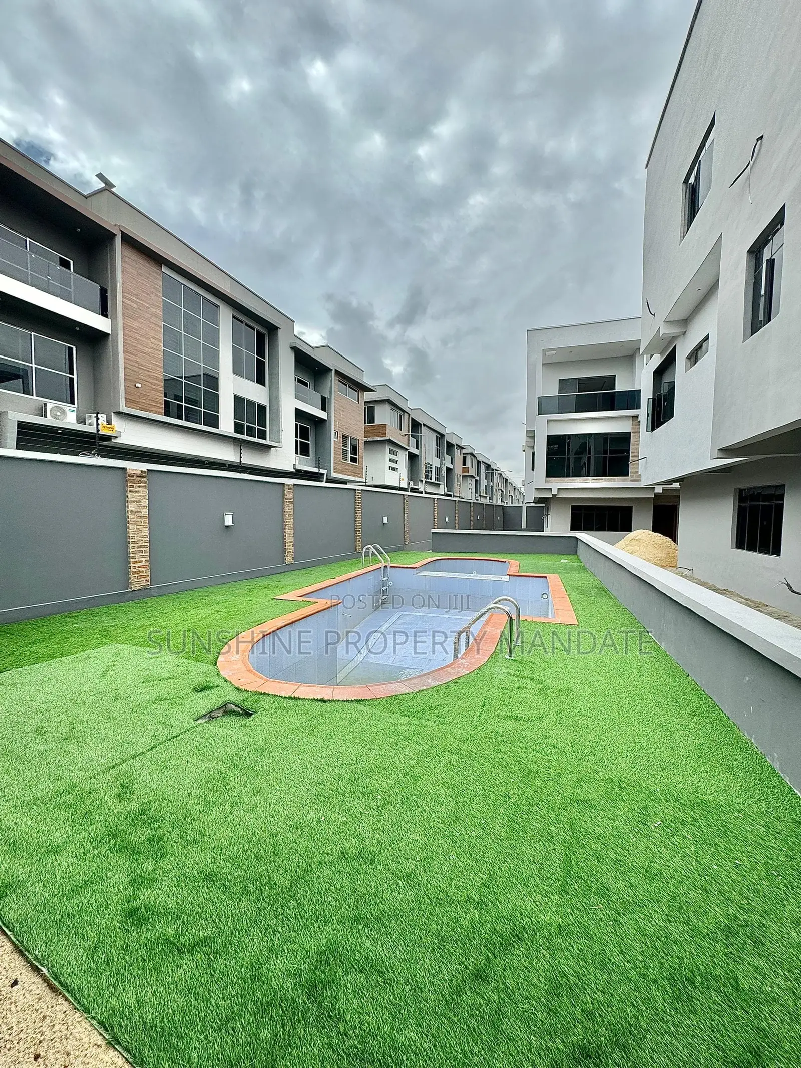 5bdrm Duplex in Ikate Elegunshi for sale