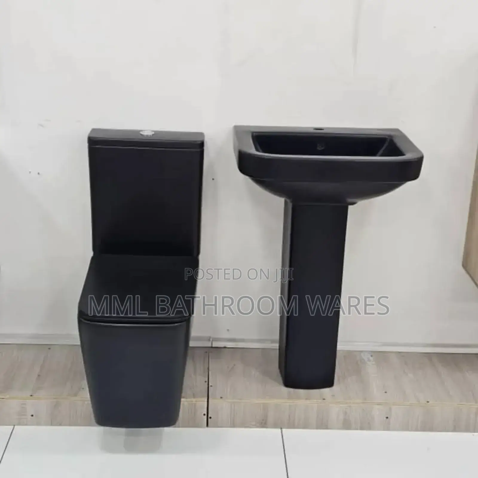 Square Shape Black Toilet Seats With Black Pedestal Basin