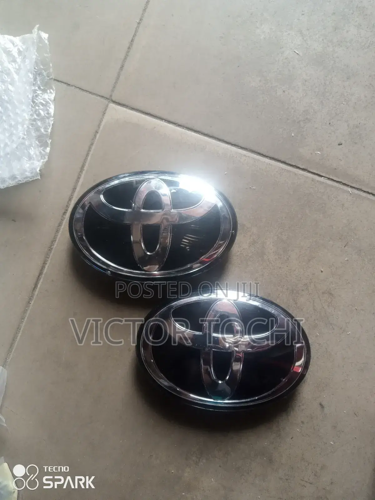 Toyota Front Logo Glass