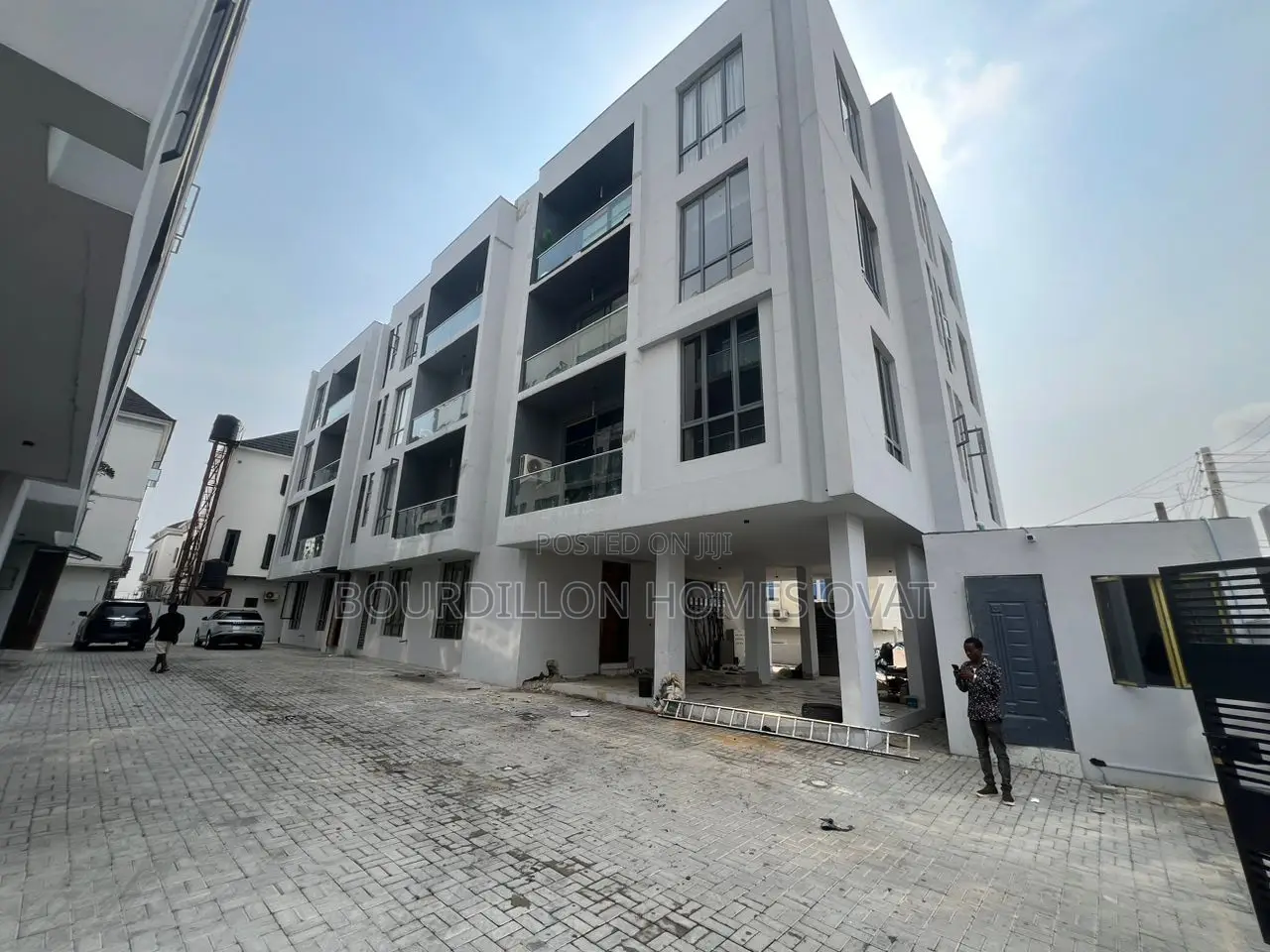 2bdrm Apartment in Chevron for sale