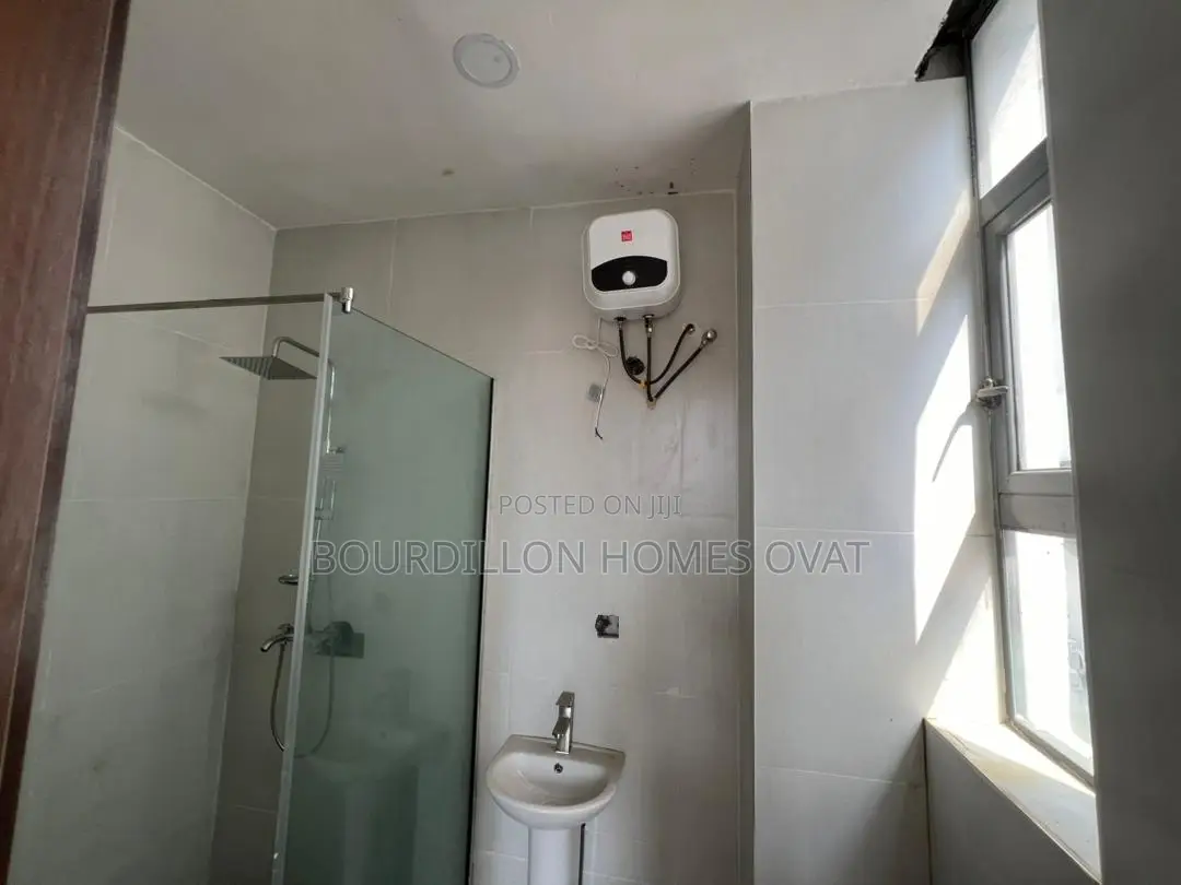 2bdrm Apartment in Chevron for sale