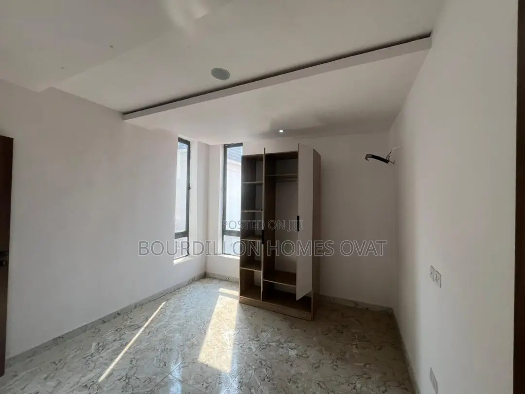 2bdrm Apartment in Chevron for sale
