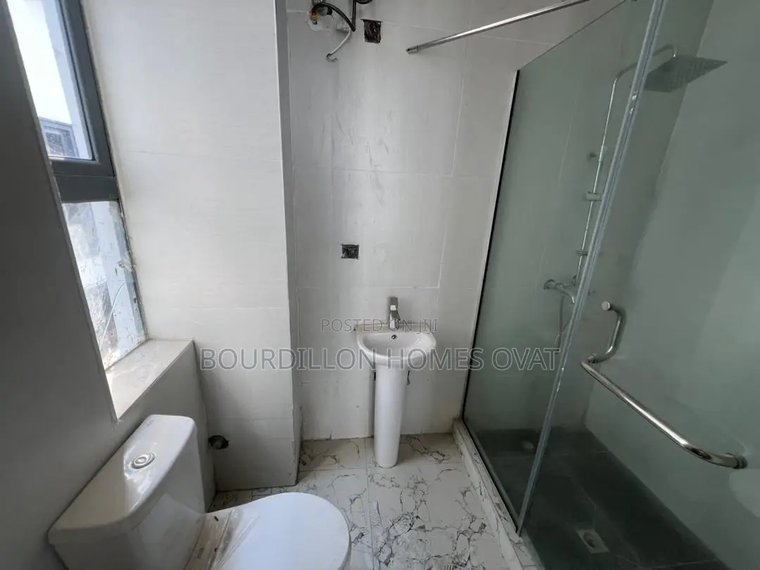 2bdrm Apartment in Chevron for sale