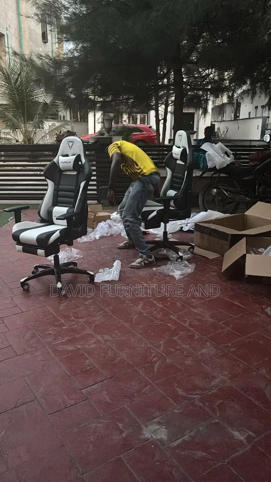 White/Black Game Chair