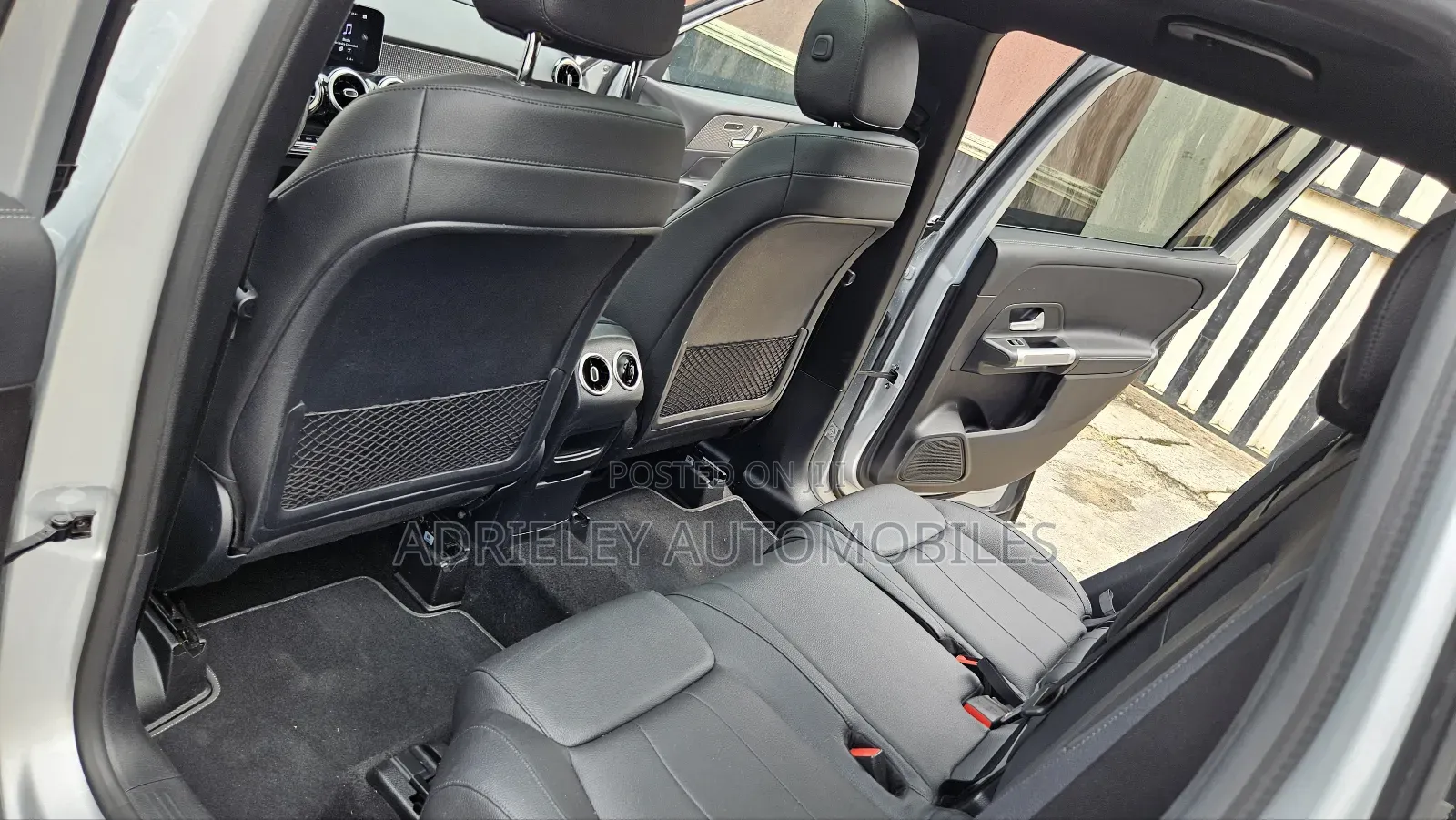 Mercedes-Benz GLB-Class GLB 250 4MATIC 2021 Silver