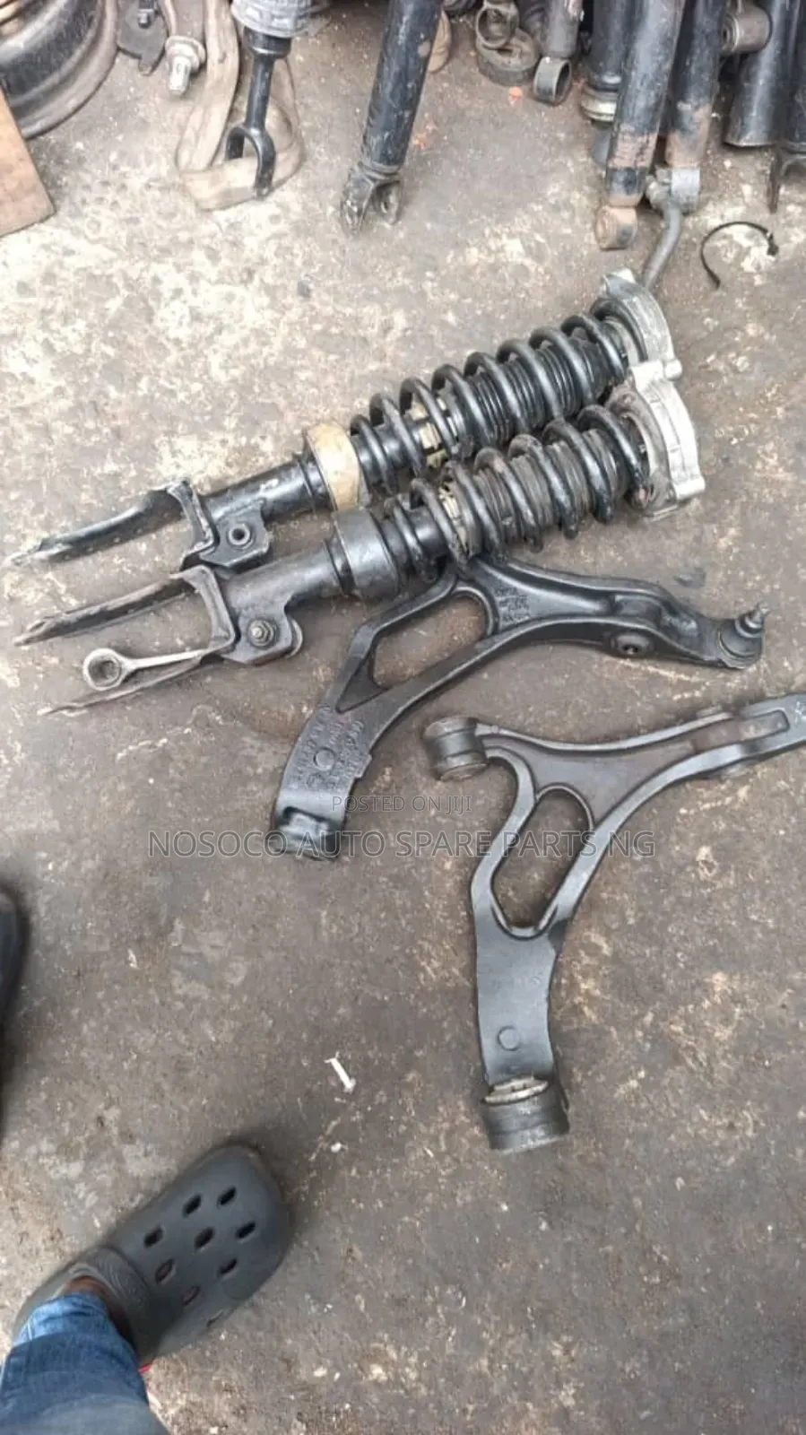 Front Shock Observer And Low Arm Touareg 2005 And 2010