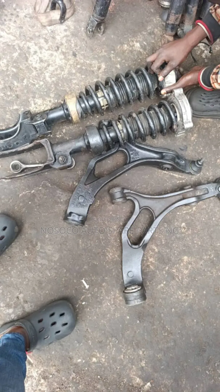 Front Shock Observer And Low Arm Touareg 2005 And 2010