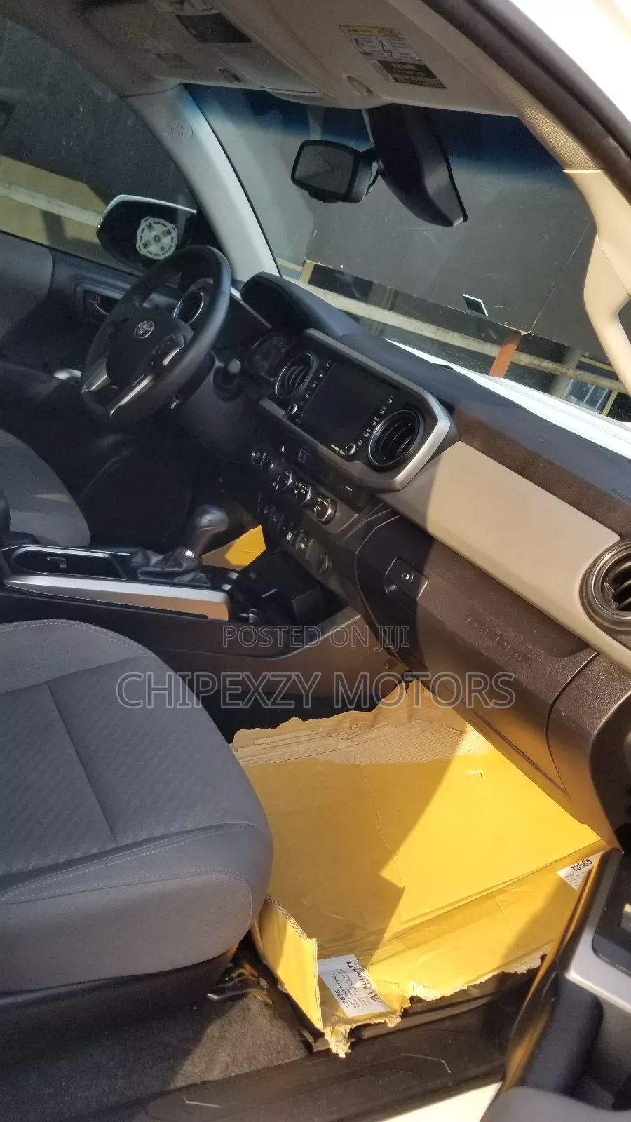 Toyota Tacoma 2023 White
