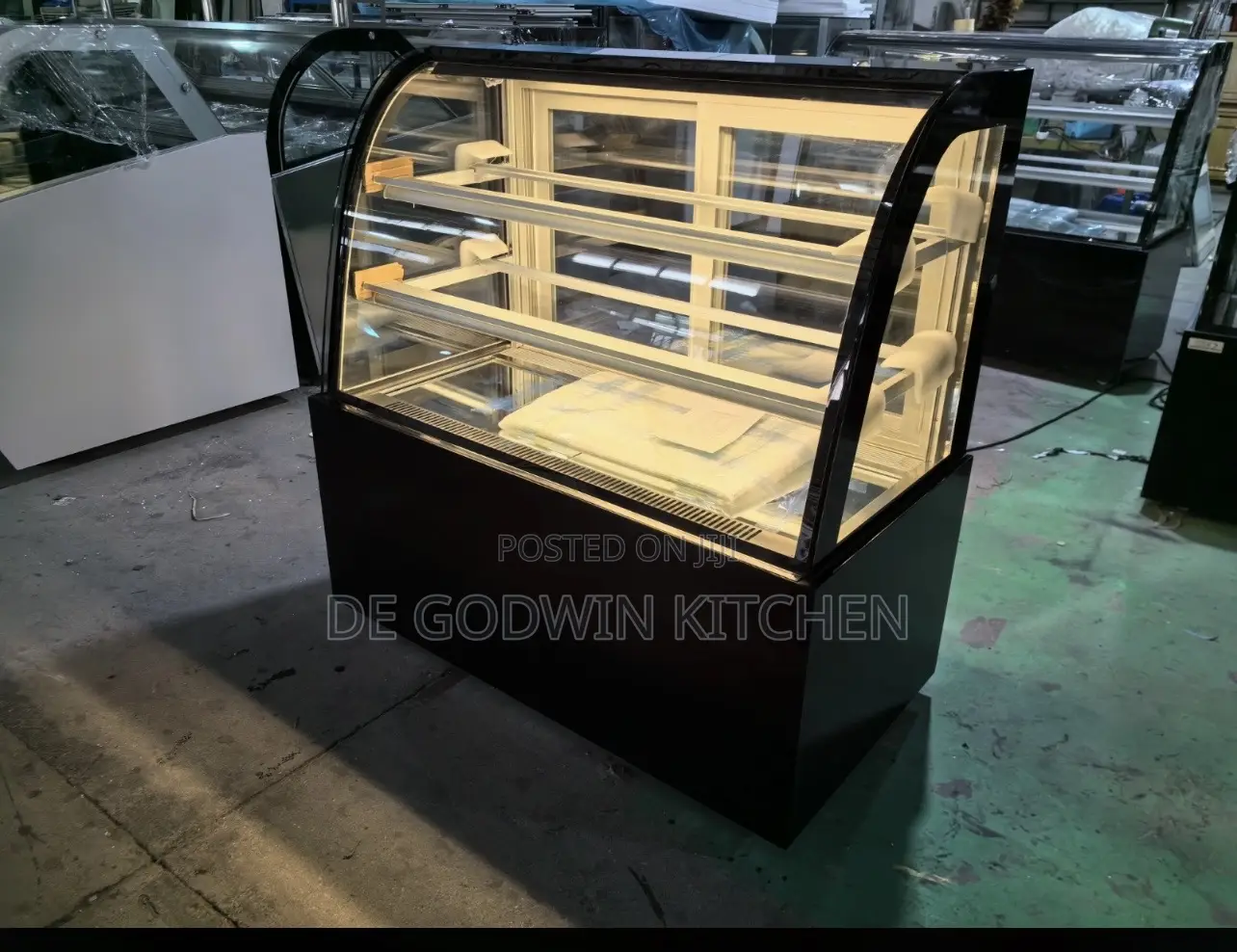 4ft Curved Glass Cake Display