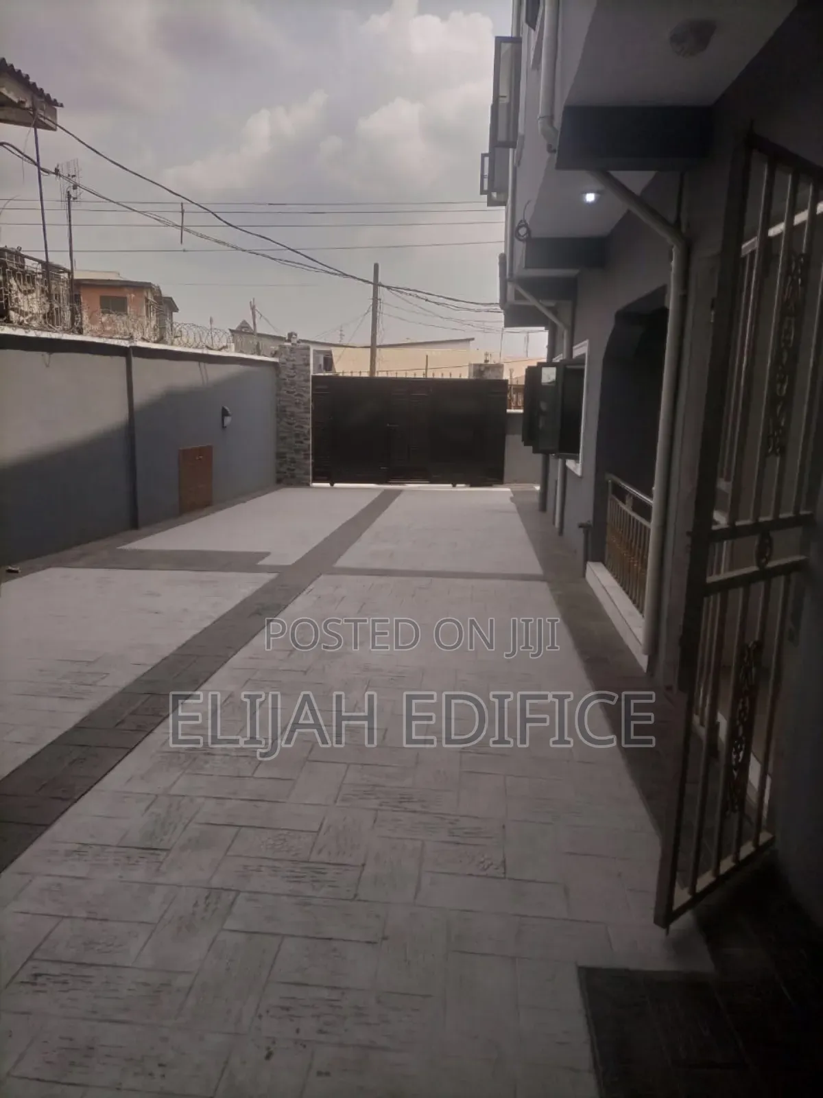 Furnished 11bdrm Block of Flats in Ilupeju, Oshodi for rent