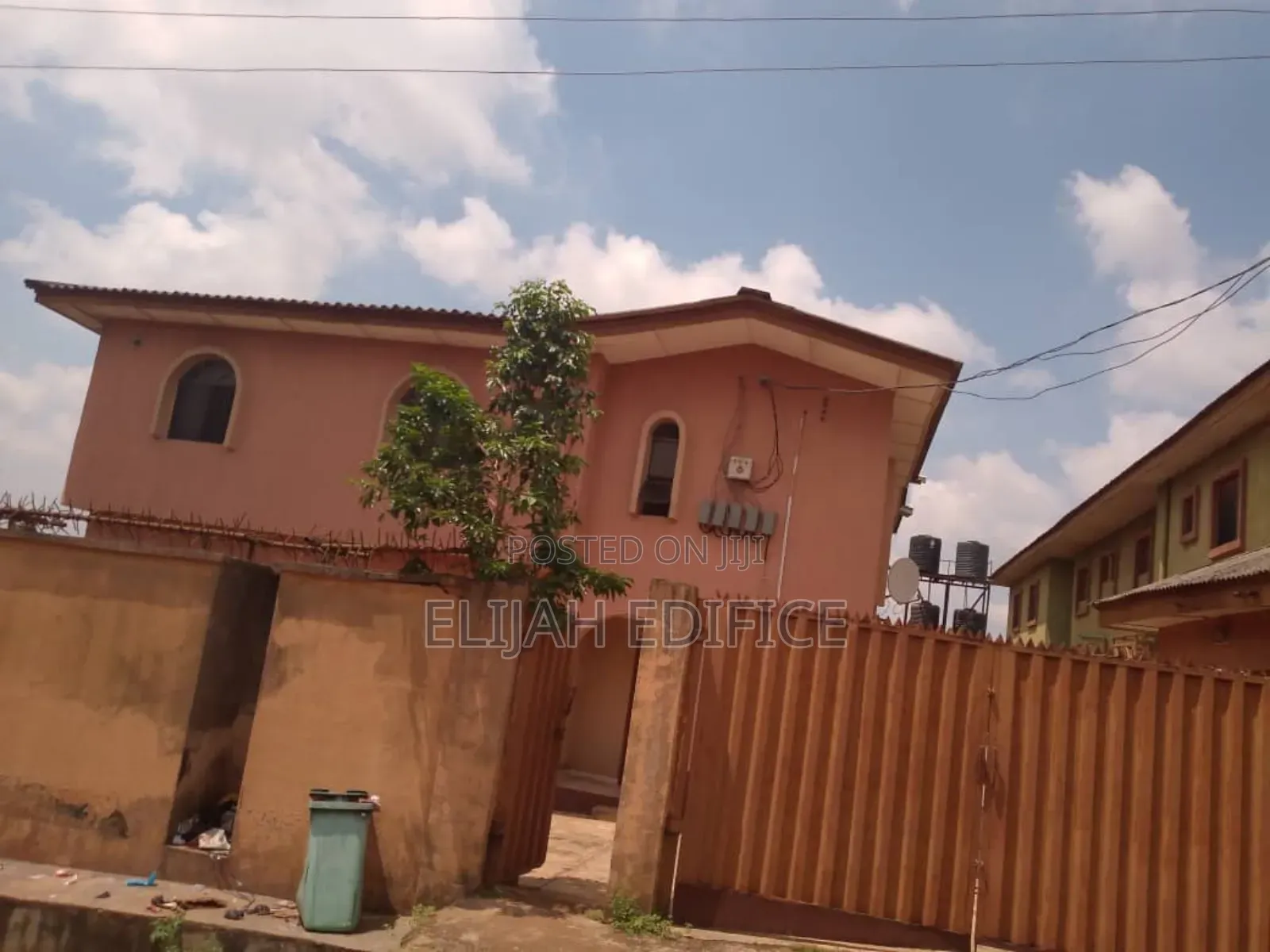 12bdrm Block of Flats in Salolo, Meiran for sale