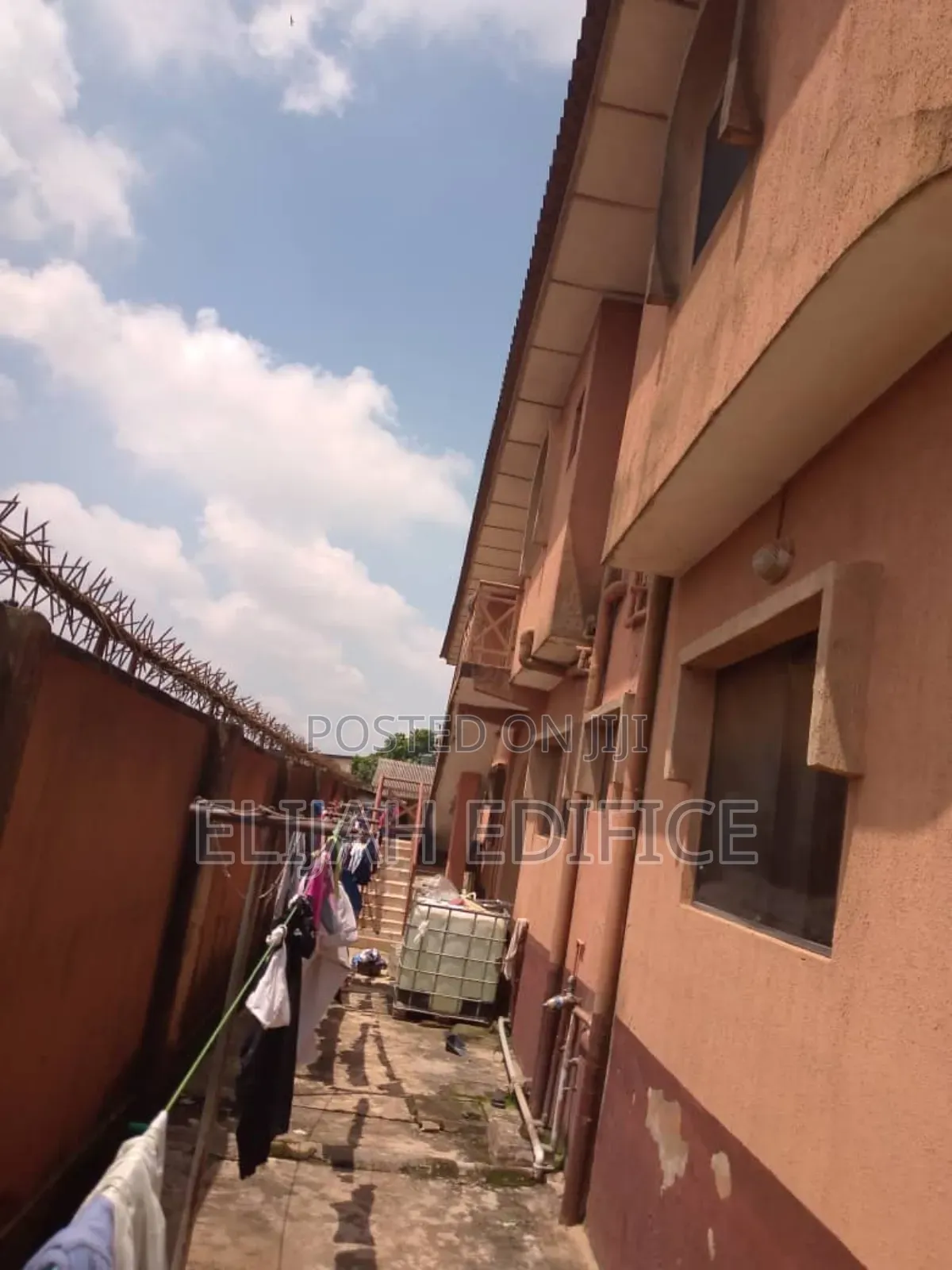 12bdrm Block of Flats in Salolo, Meiran for sale