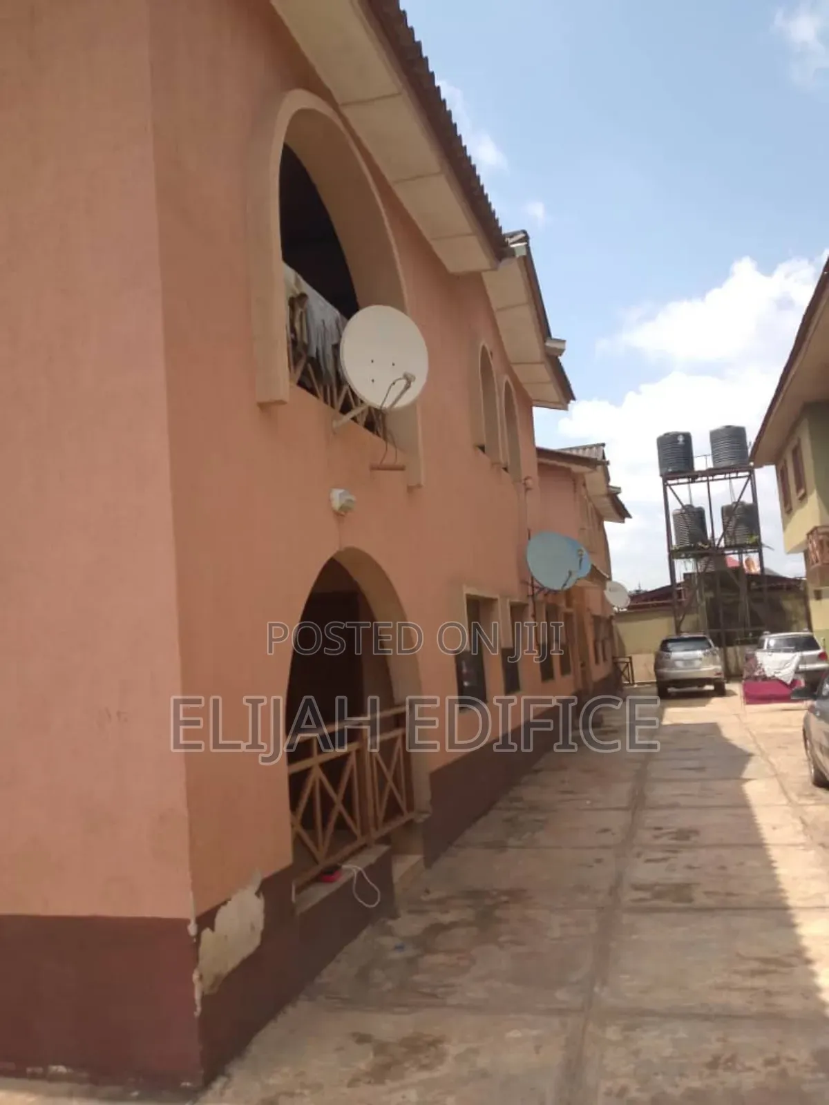 12bdrm Block of Flats in Salolo, Meiran for sale