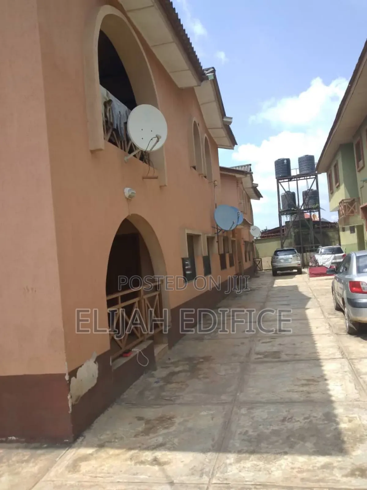 12bdrm Block of Flats in Salolo, Meiran for sale
