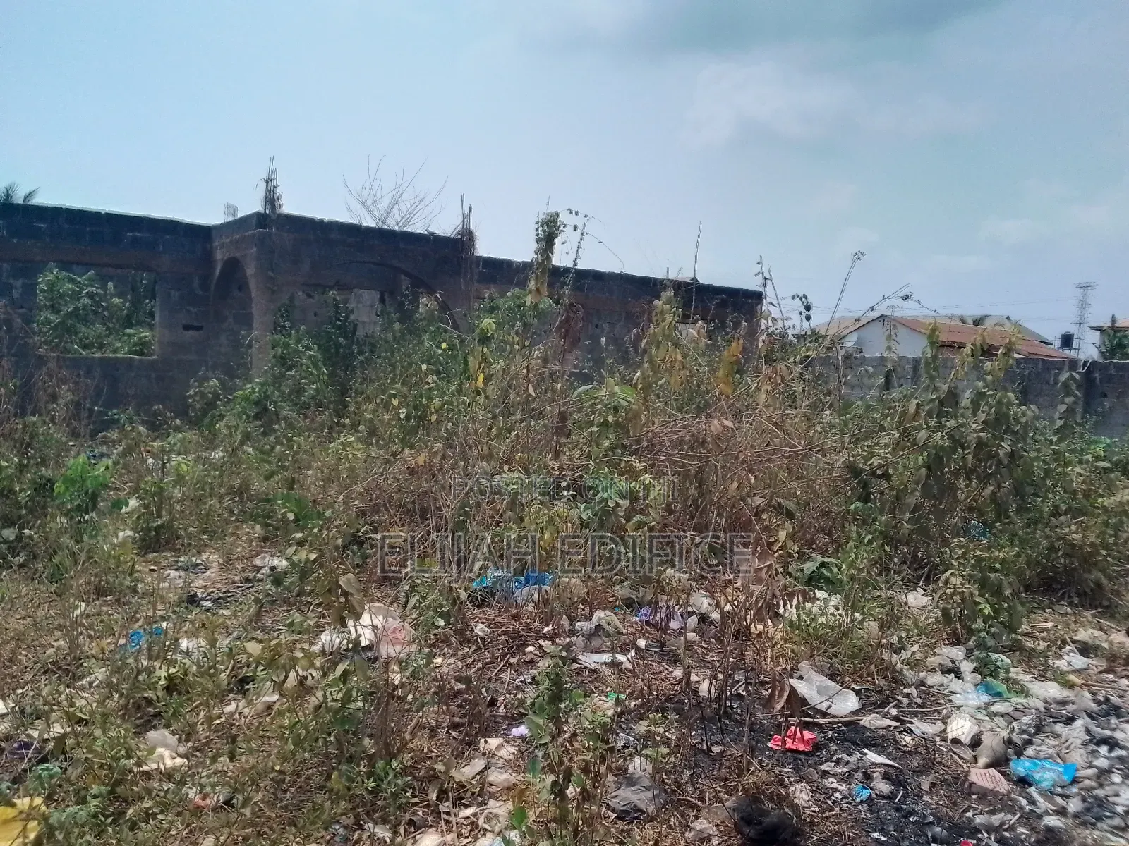 Close to Road,A Plot of Land With 5bedroom at Parkview,Ikorodo