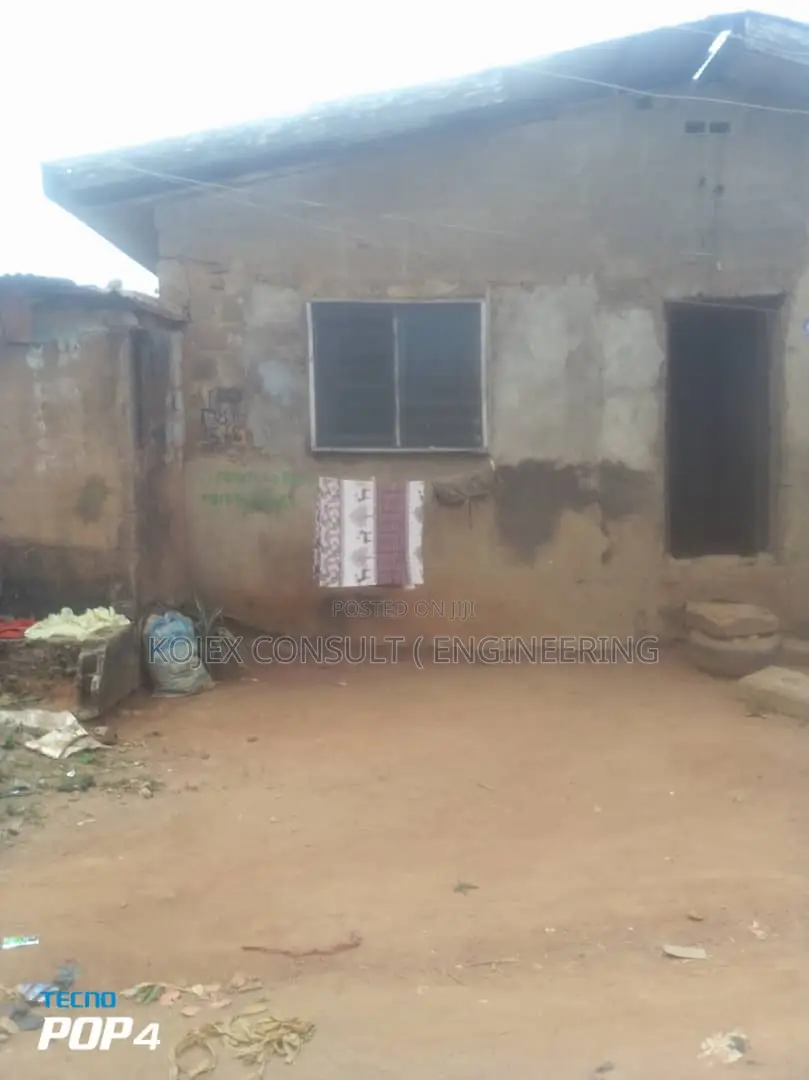 BUNGALOW of Tenement 10 ROOMS Sitting on 400SQM LAND