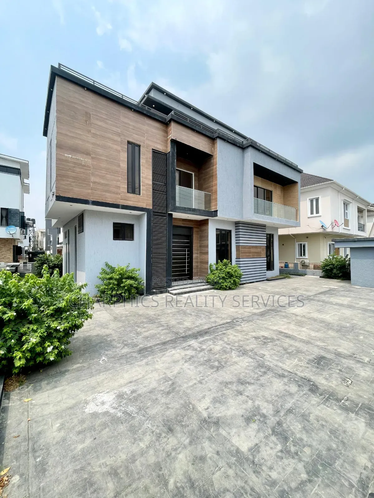 5bdrm Duplex in Ikate for sale