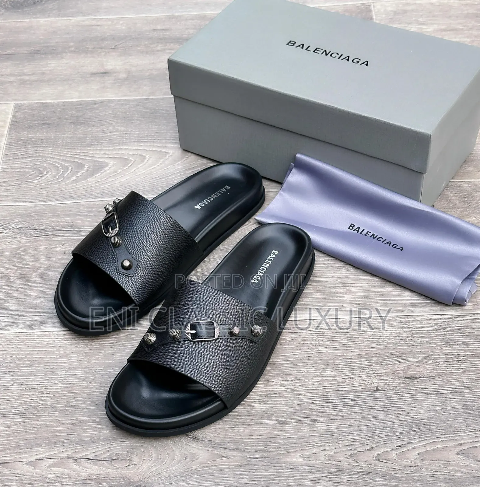 Top Quality Luxury Balenciaga Collection Available In Store