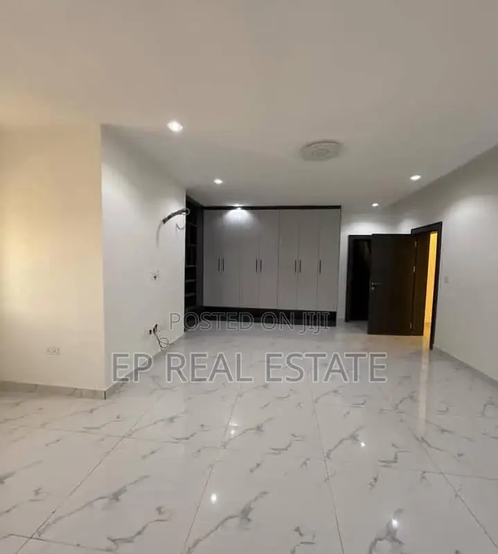 6bdrm Duplex in Karsana for sale