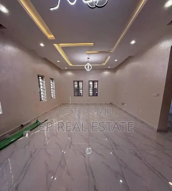 6bdrm Duplex in Karsana for sale