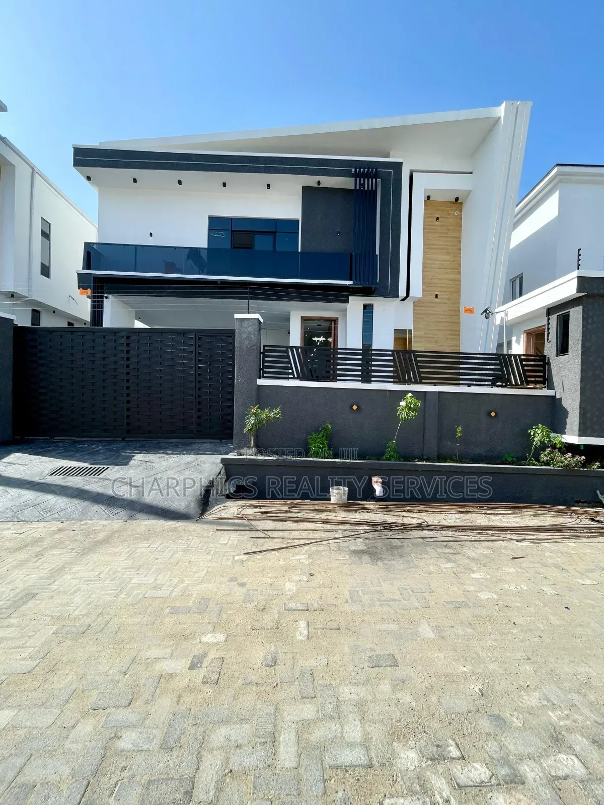 5bdrm Duplex in Osapa london for sale