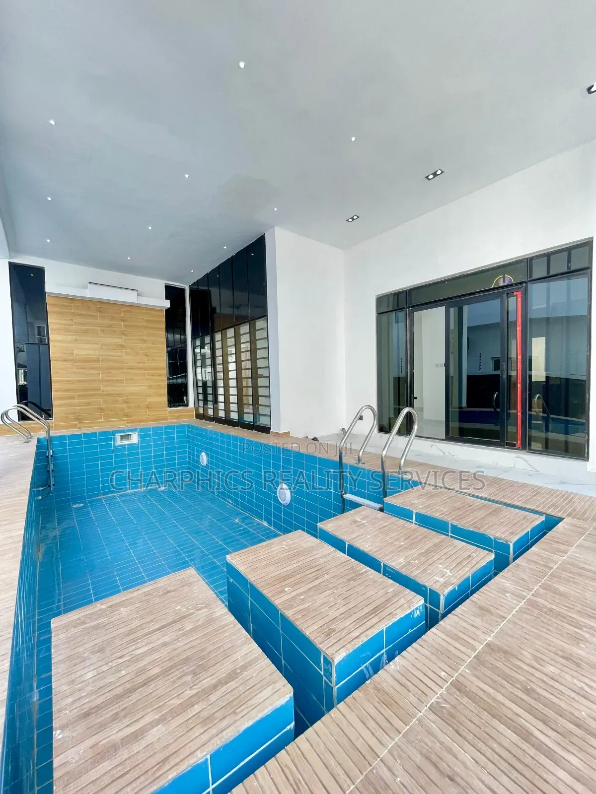 5bdrm Duplex in Osapa london for sale