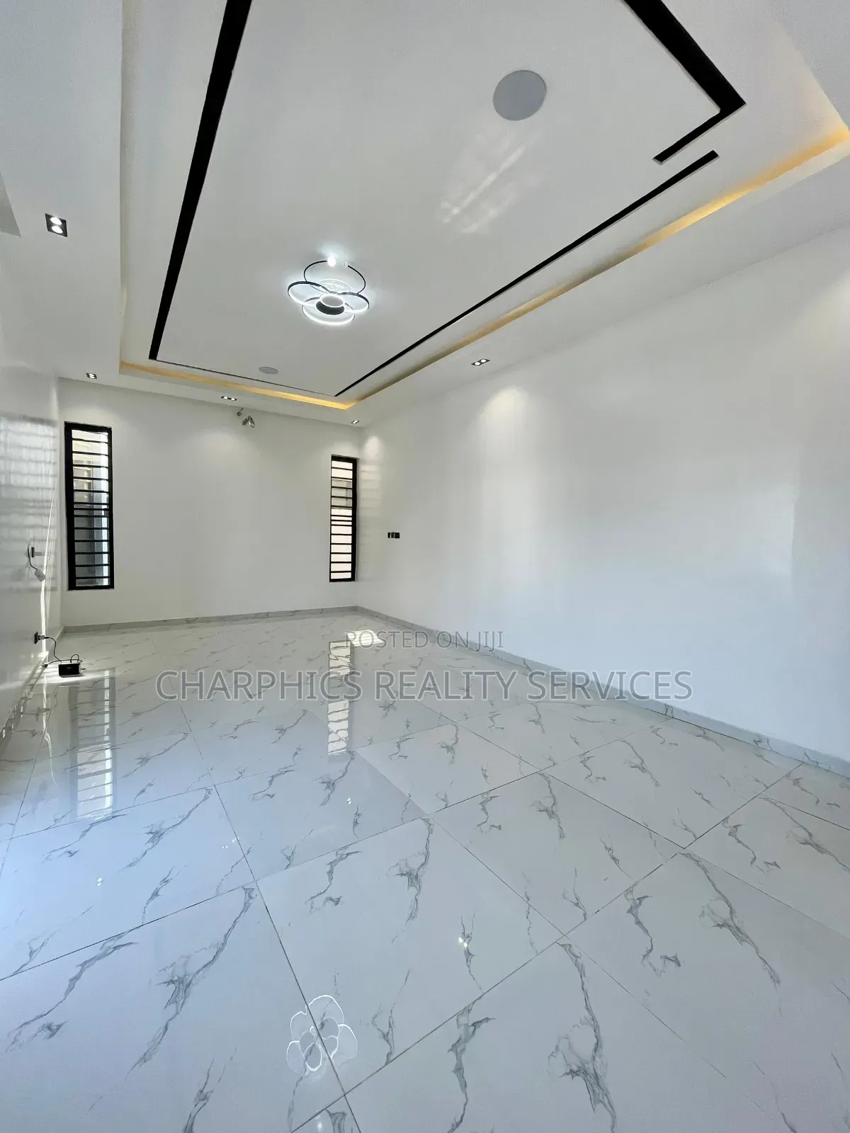 5bdrm Duplex in Osapa london for sale