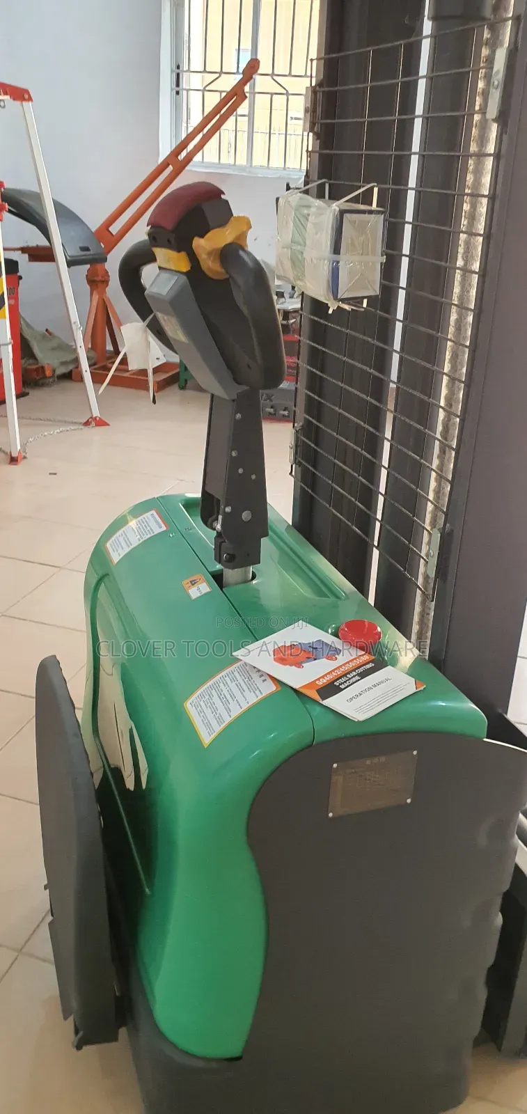 Electric Walkie Stacker
/ Forklift 2T