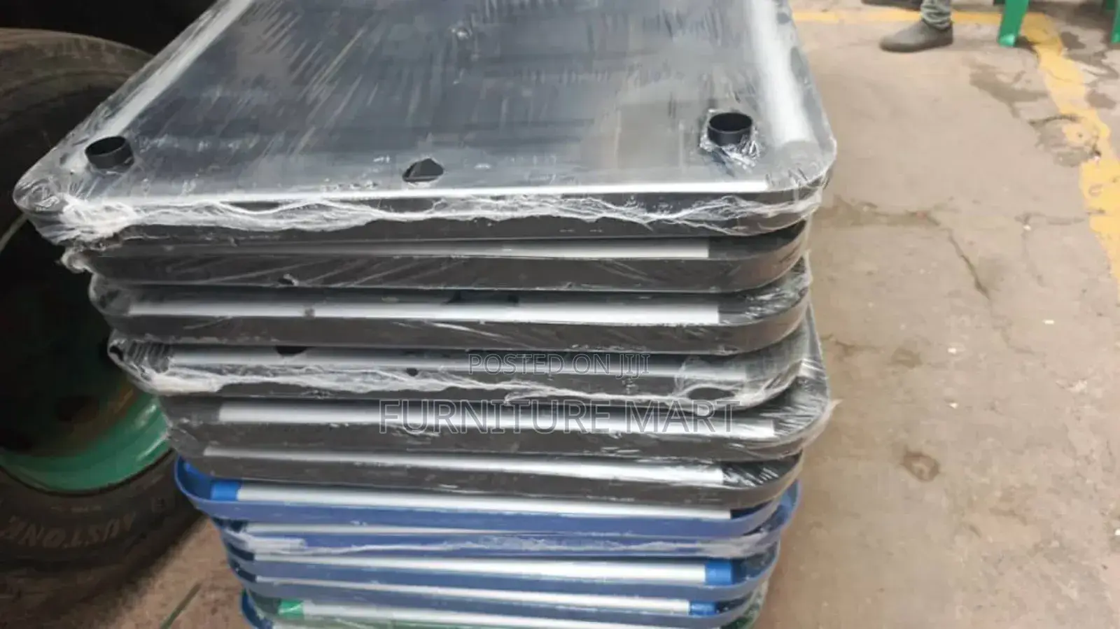 Restaurant/ Canteen Plastic Table With Metal Legs