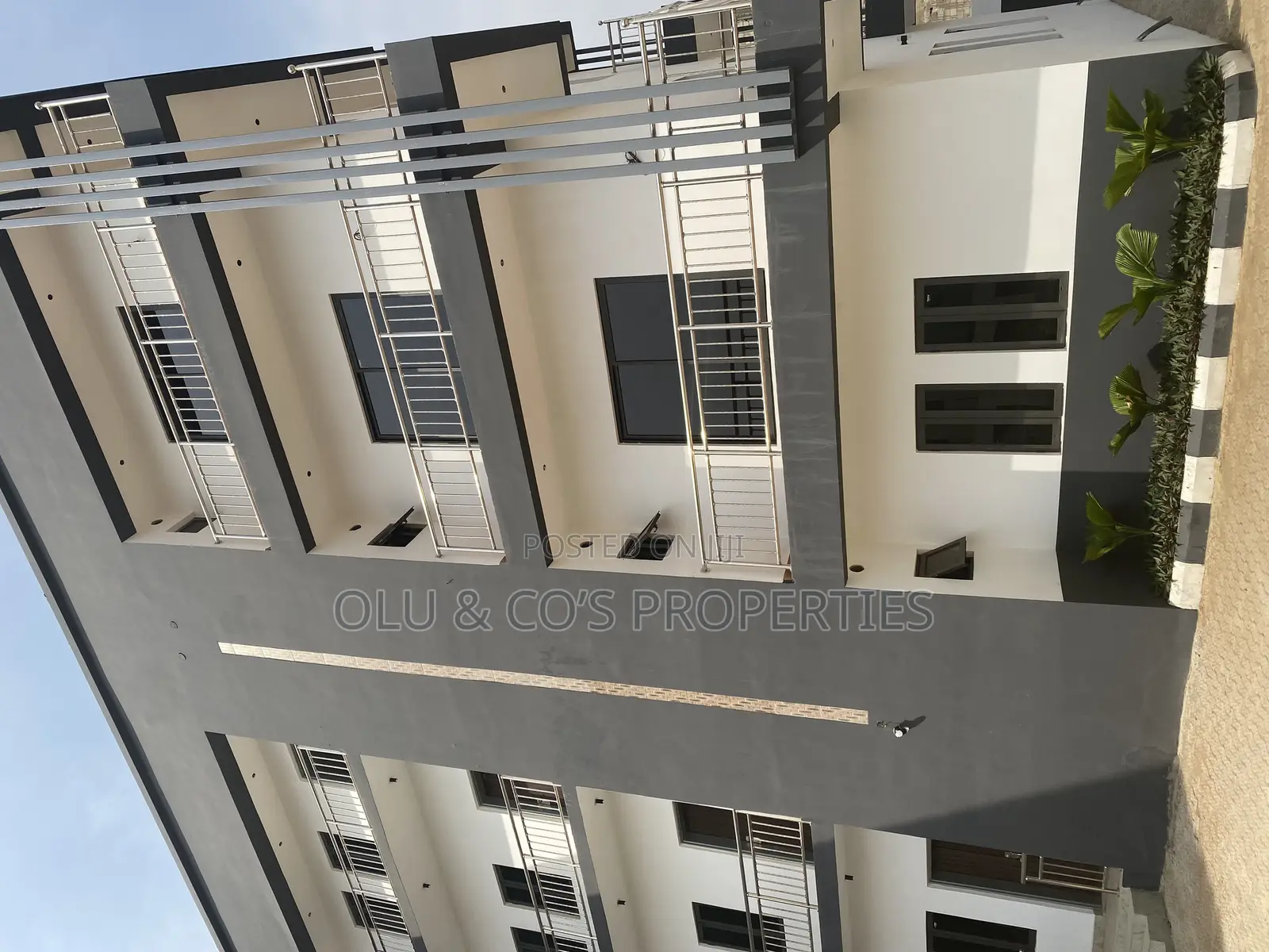 2bdrm Block of Flats in Durumi By Urban for rent