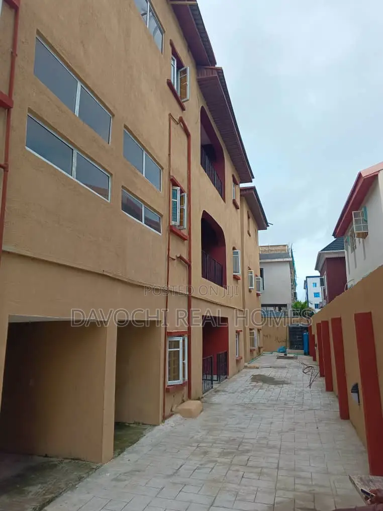 3bdrm Apartment in Gbangbala, Ikate, Lekki Phase 1 for rent