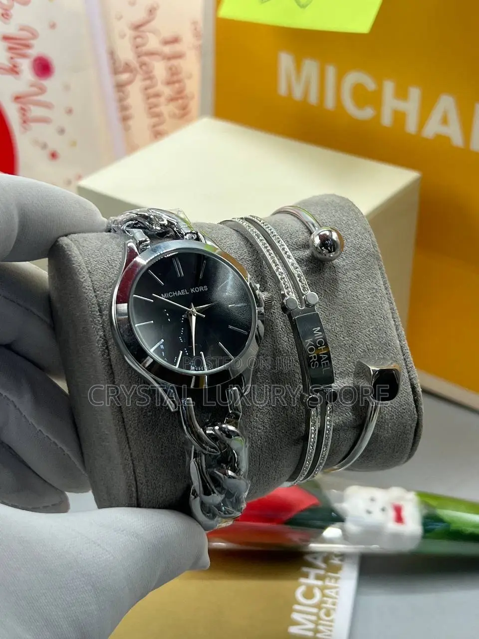Micheal Kors Quality Ladies Chain Strap Watch and When Chan
