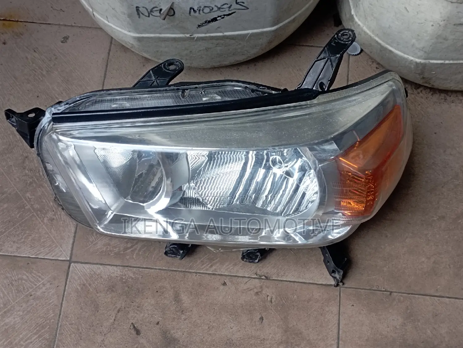 Headlight Toyota 4runner 2010