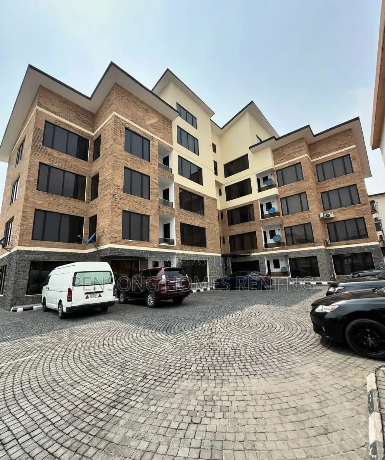 3bdrm Apartment in Lekki Phase 1 for rent