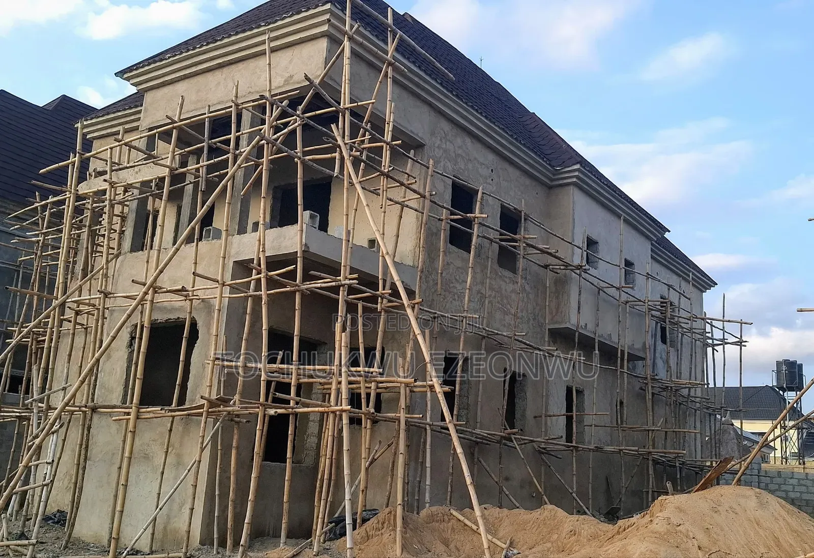 5bdrm Duplex in Summit Estate, Lugbe District for sale