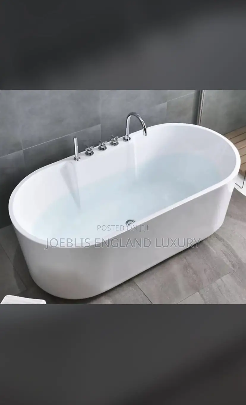 Bathub With Multi Mixer Tap