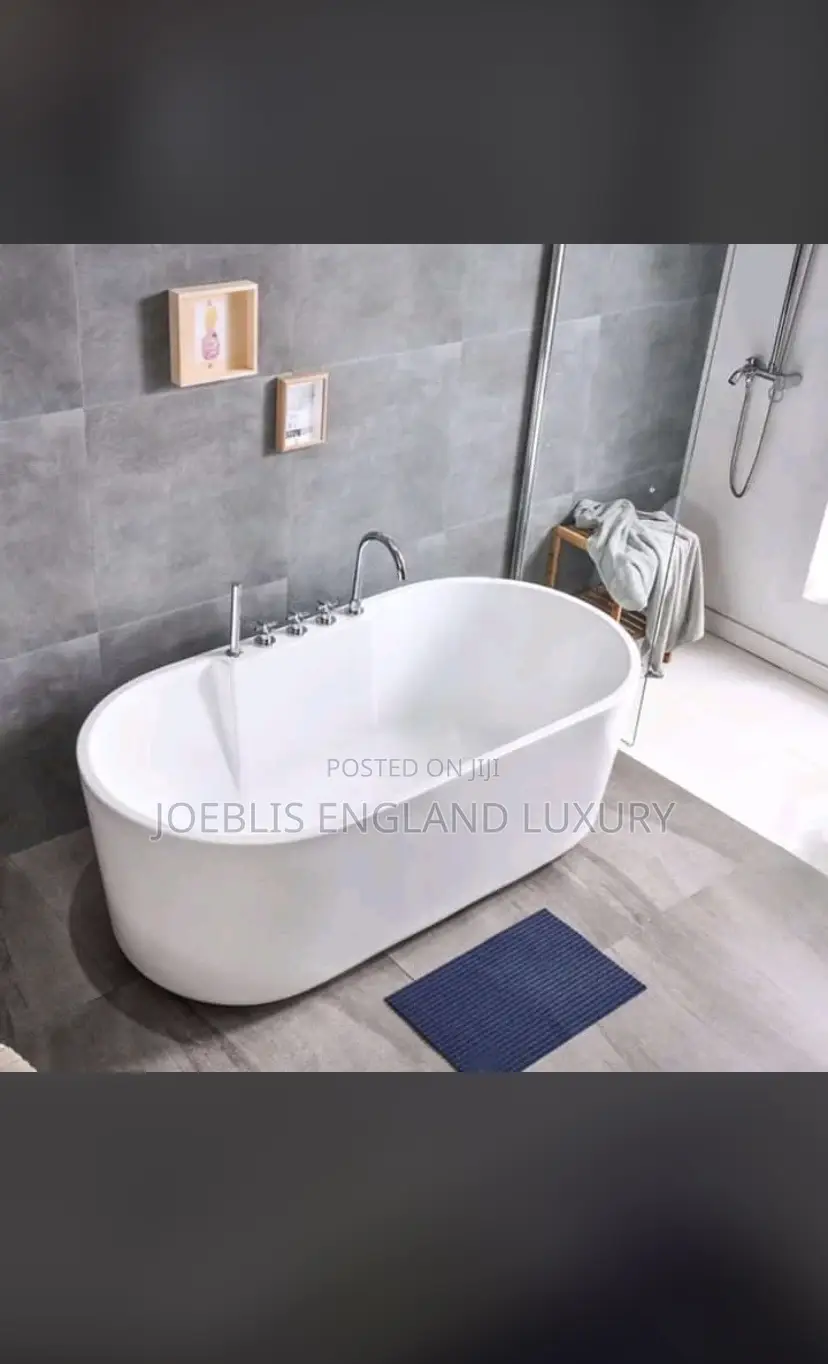 Bathub With Multi Mixer Tap