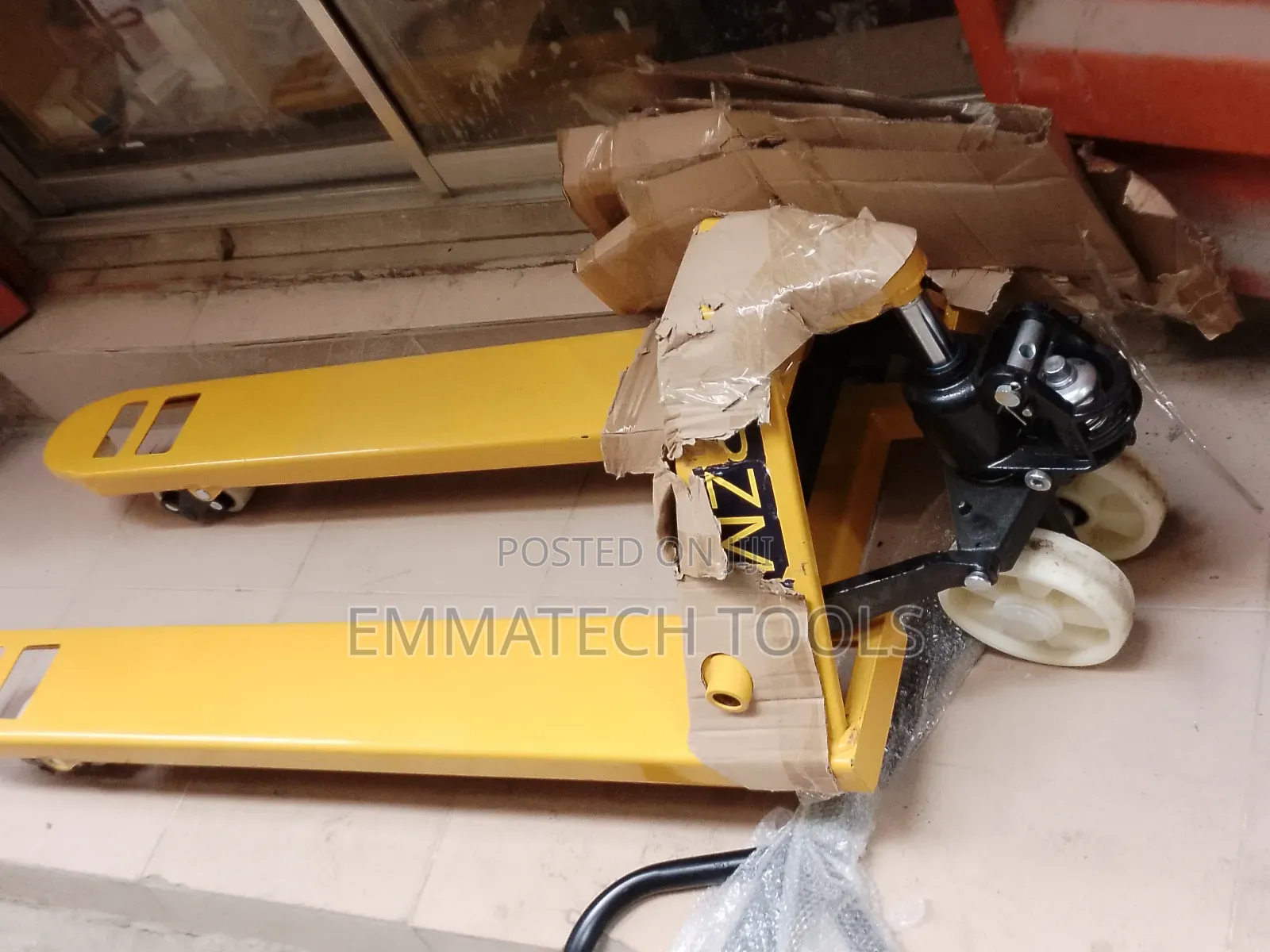 Yellow 3000kg Pallet Truck