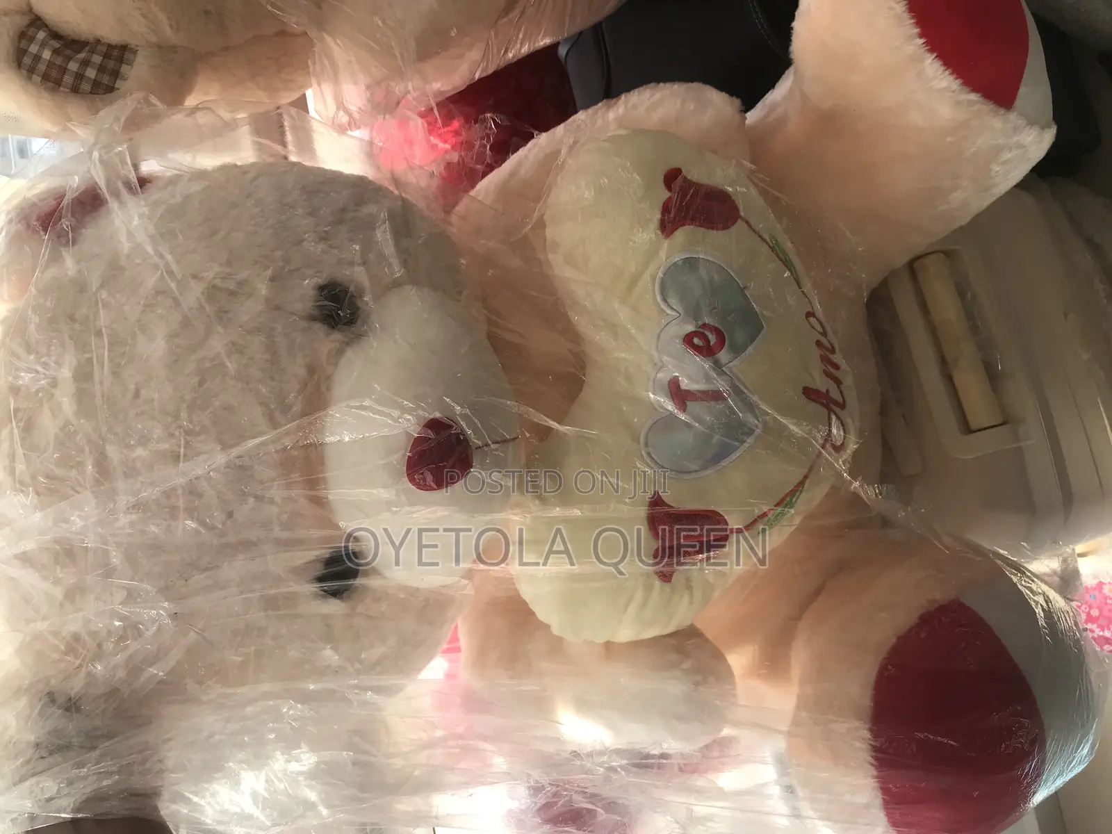 Beautifully Designed Giant Teddybear/Fluffy Toys
