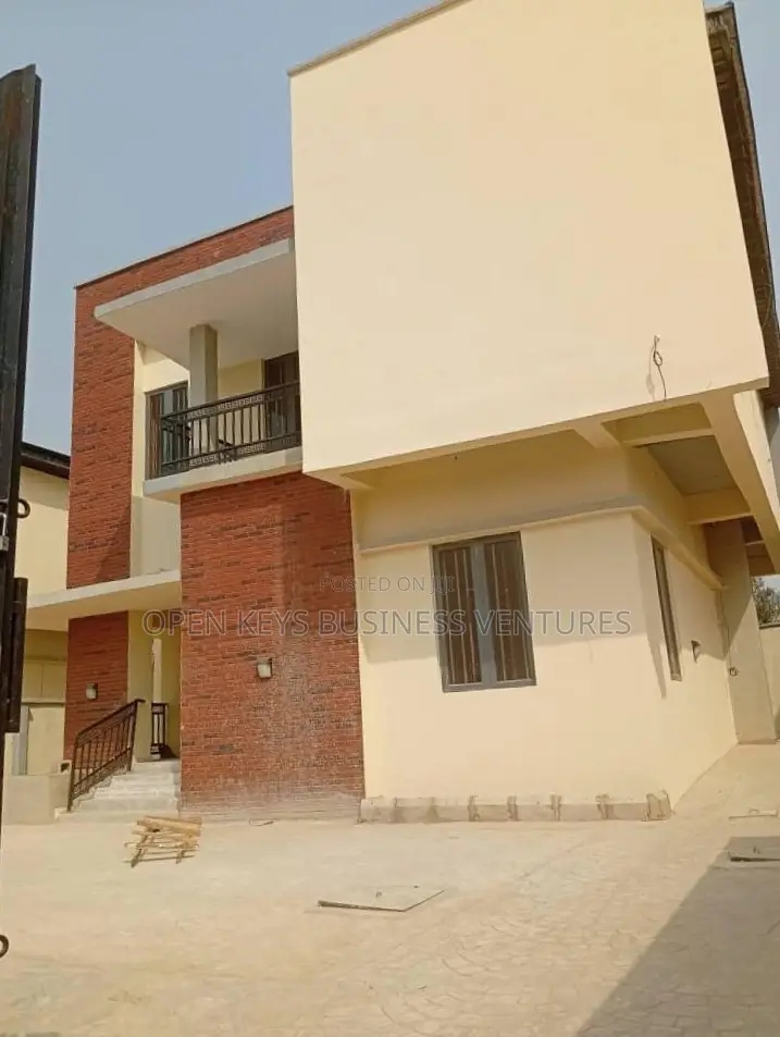 Furnished 3bdrm Duplex in Queen'S School Gra, Apata for sale