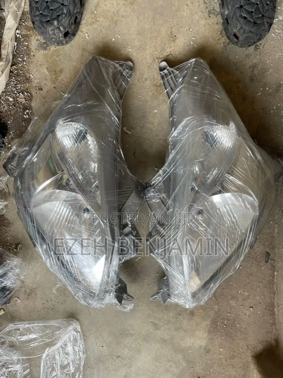 Headlights Toyota Avanza 2012