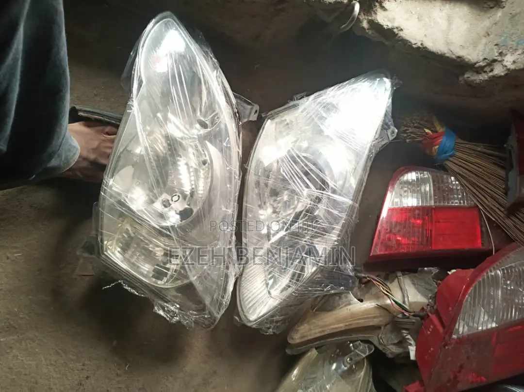 Headlights Corolla 2005