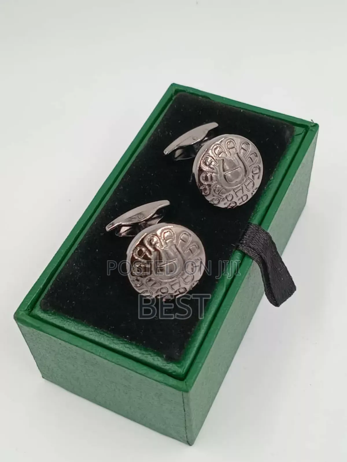 Original Quality Cufflinks for Shirts and Senator Wears.