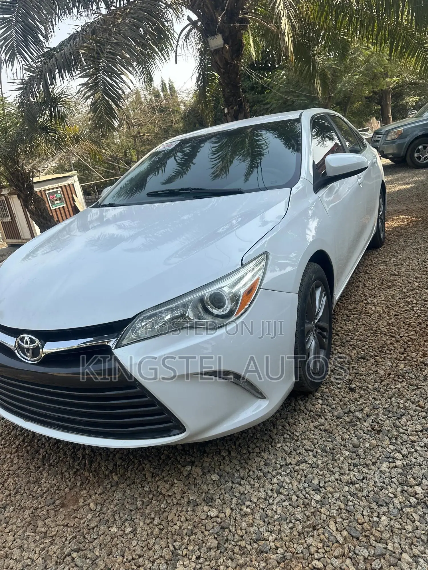 Toyota Camry SE 4dr Sedan (2.5L 4cyl 6A) 2016 White