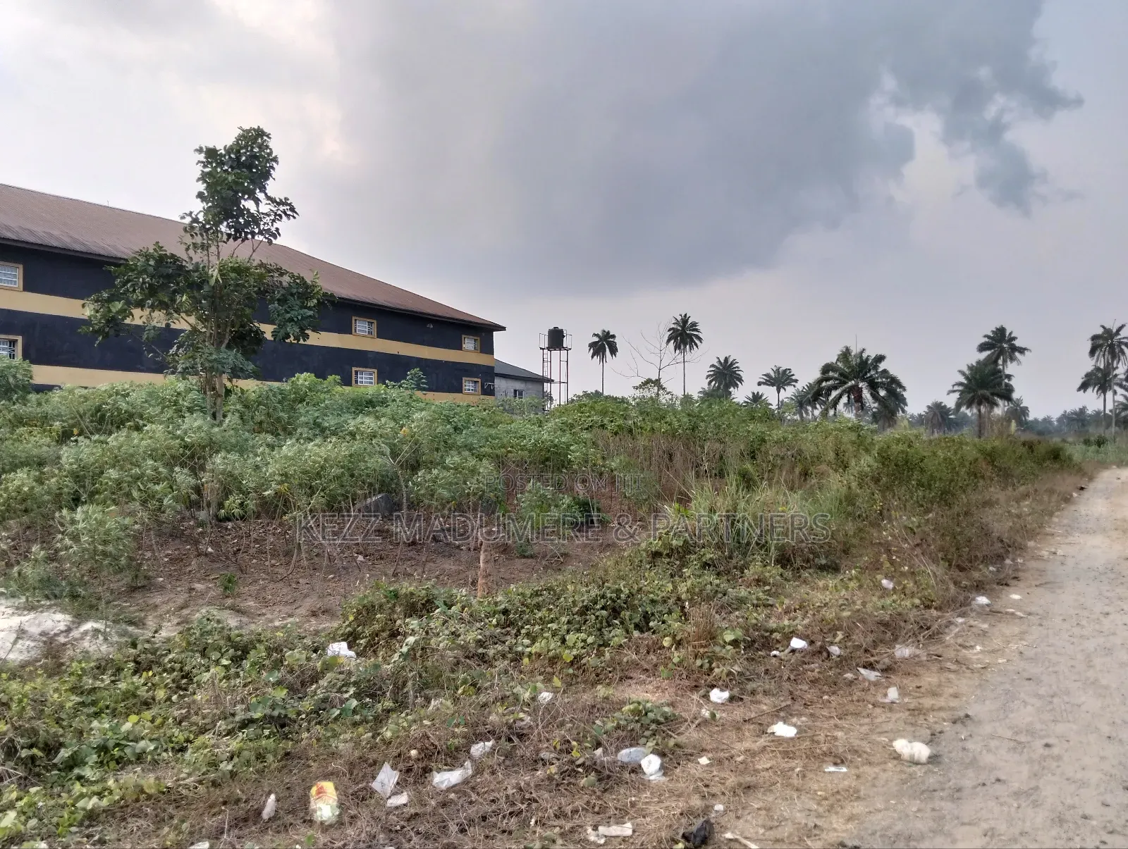 For Sale : 6 Plots Opposite Int'l Airport Hotel, Omagwa