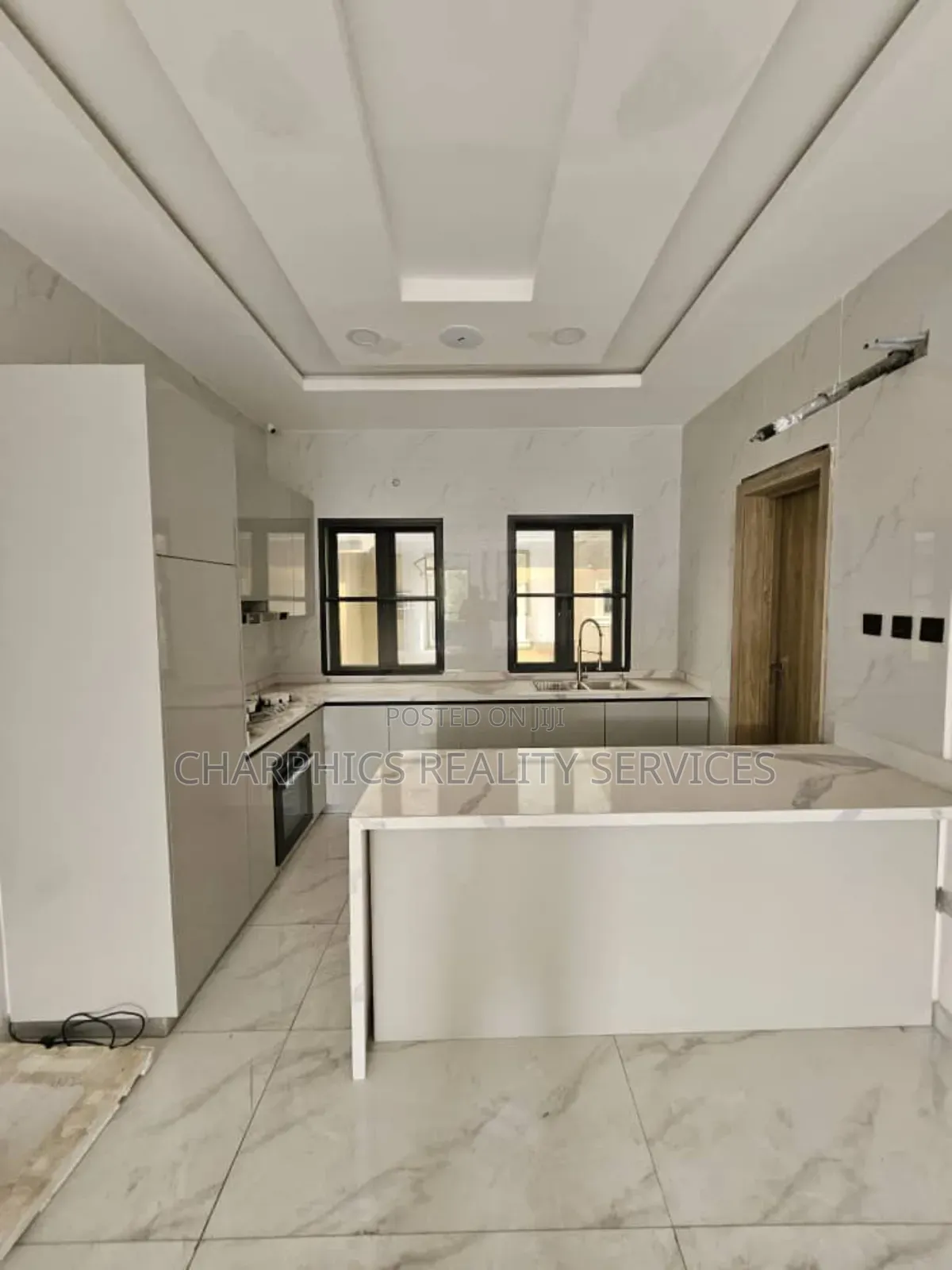 4bdrm Duplex in Thomas Estate for sale