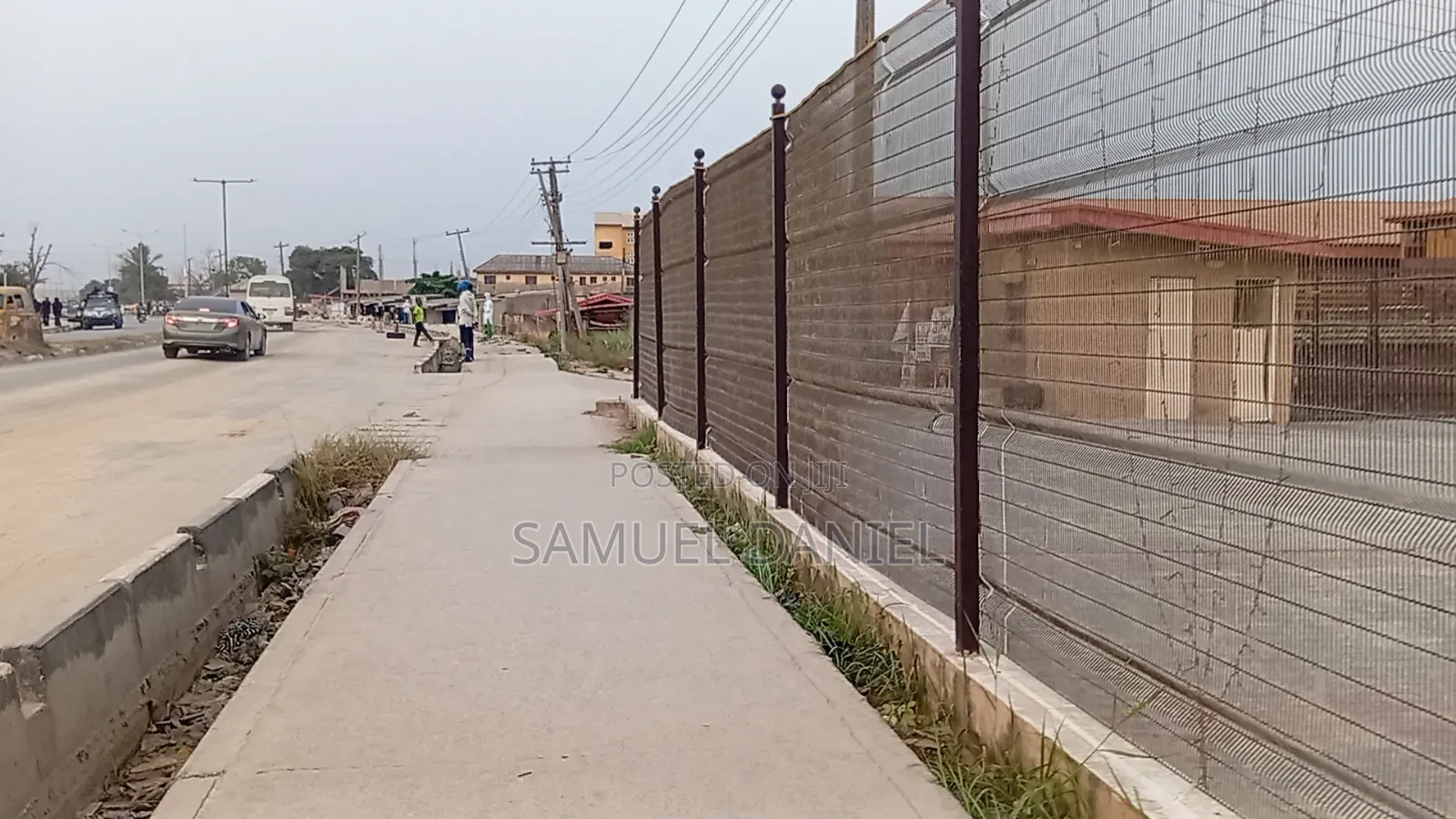 Over 900 Square Meter for Lease Facing Road