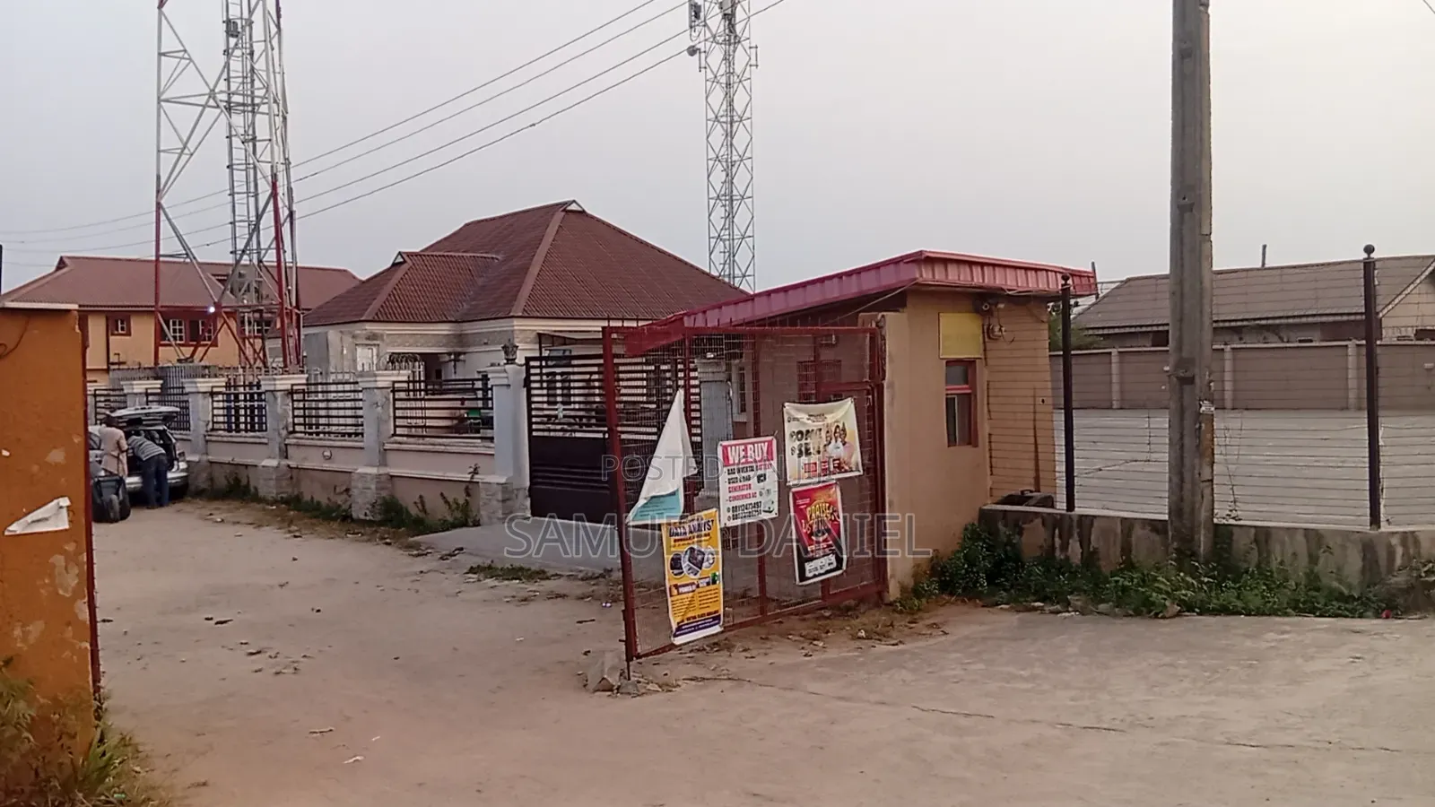 Over 900 Square Meter for Lease Facing Road