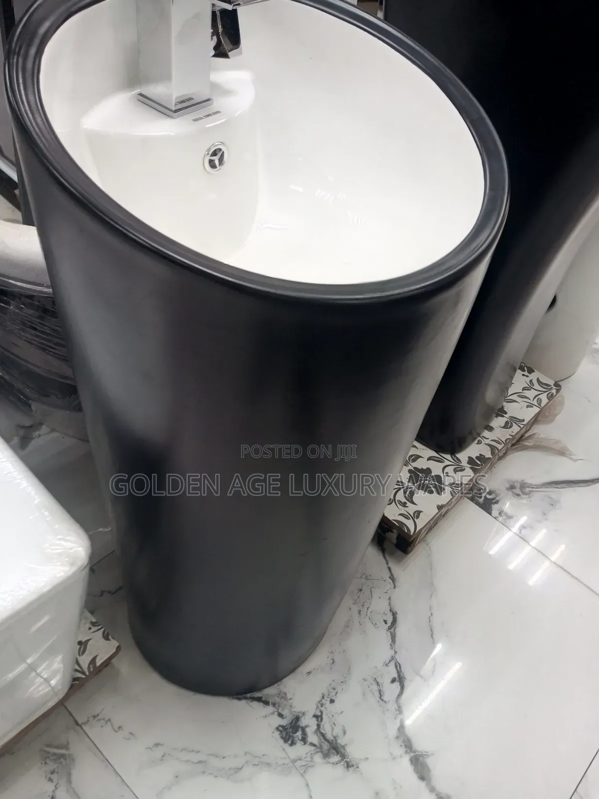 Black and White Free Standing Basin