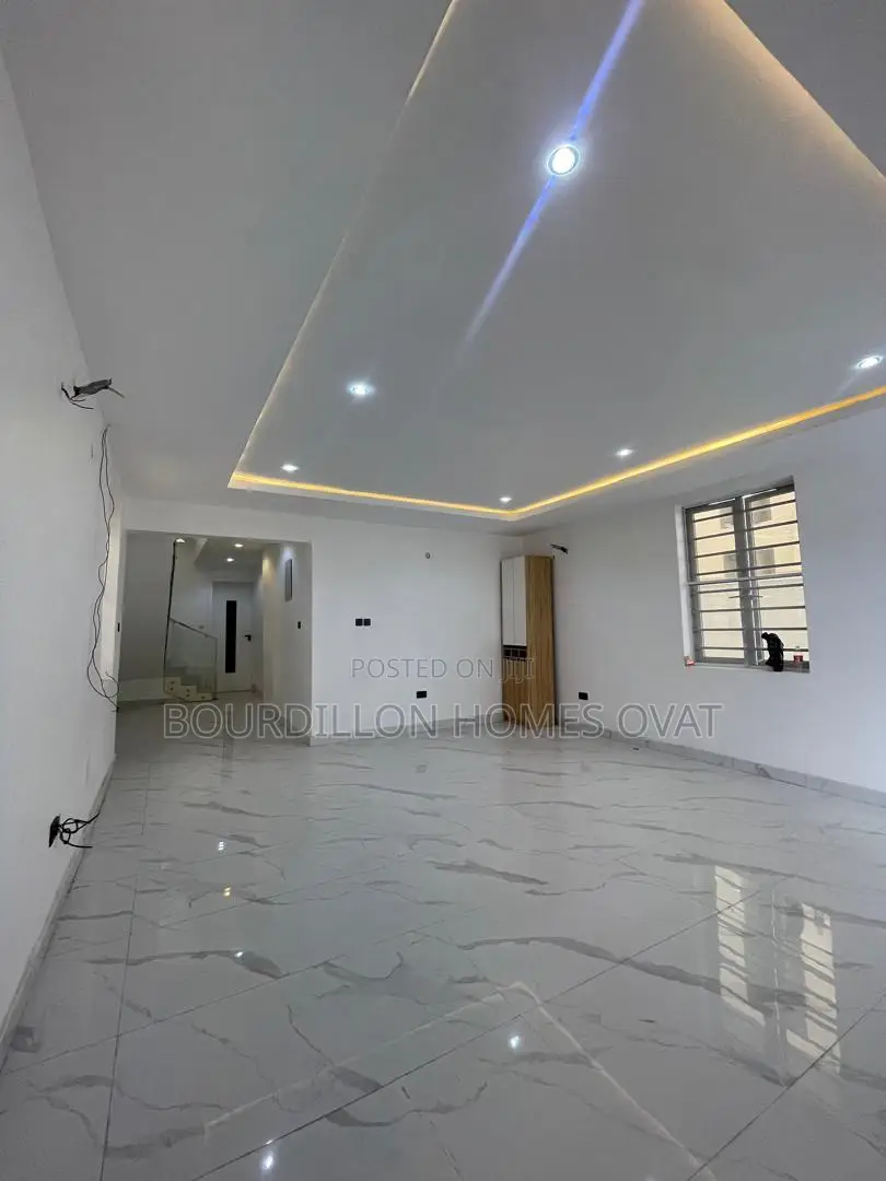 5bdrm Duplex in Lekki Phase 1 for sale